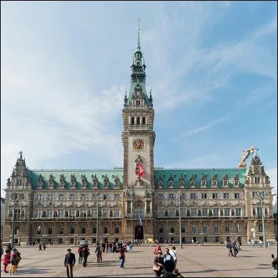 Le périple continue dans cette ville-État. Où sommes-nous ?