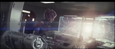 De quel croiseur la vice-amirale Amilyn Holdo était-elle la commandante avant sa destruction par les tirs de barrage du Supremacy ?