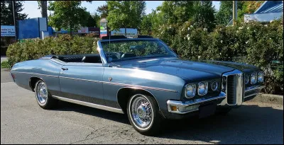 Difficile à croire, cette sublime automobile américaine se nomme Parisienne. Quel est son constructeur ?