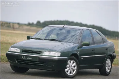 J'espère que vous vous rappelez du nom de Xantia parce que je vous demande de me nommer son manufacturier. Quel est-il ?