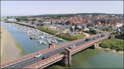 Je vous propose de partir sur la C&ocirc;te d'Opale, &agrave; la d&eacute;couverte d'&Eacute;taples. Ville de l'arrondissement de Montreuil-sur-Mer, elle se situe dans le d&eacute;partement ...