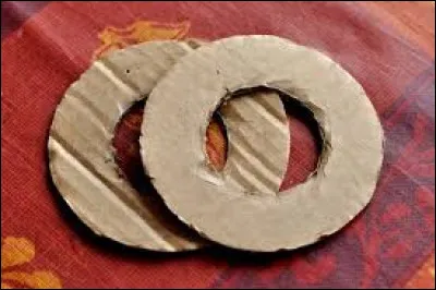 Une fois découpés, vous obtenez deux disques _______ .