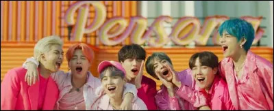 Avec qui aimerait-il voyager ?