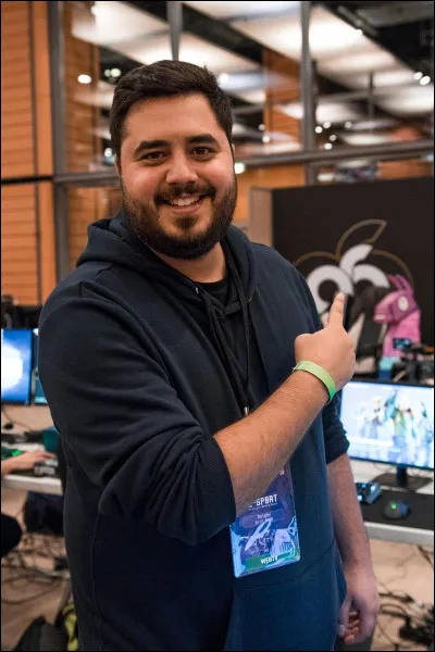 Comment s'appelle ce streameur/youtubeur ?