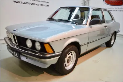 Quel est le résultat de (4 × 5) + (4 × 75) ?