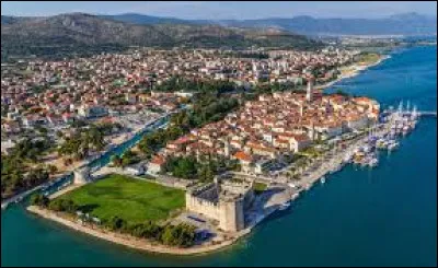 Le plus...historique - Retour en Croatie avec le Igralite Batarija  Trogir, ayant pour résident le HNK Trogir (5e division). Quelle est sa particularité ?