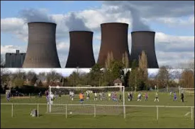 Le Brereton Social FC, qui évolue (accrochez-vous bien) en...11e division ! Dans quel partie du Royaume-Uni cette petite ville se situe-t-elle ?