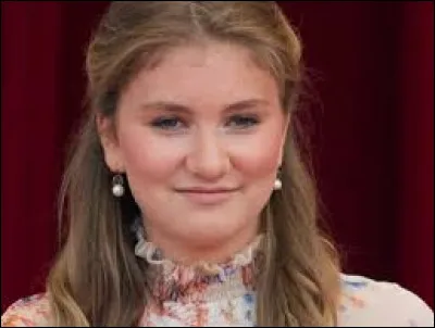 Je vous présente la future reine Élisabeth de Belgique !
Elle est également _________ de Brabant.