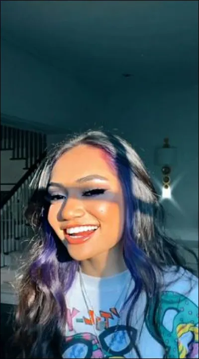 Comment s'appelle le groupe composé d'Anthony Reeves, Amelie Zilber et Avani ?