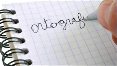 Il aime l'eau _______ .