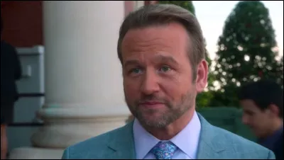 De quoi est accusé Bob Armstrong à la fin de la série ?