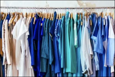 Au niveau des vêtements, comment te décrirais-tu ?