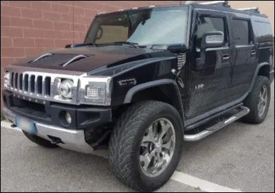 Quelle est cette marque de voiture ?