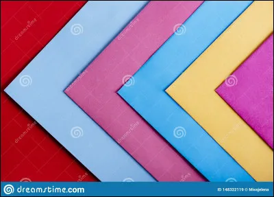 Un triangle isocèle possède un angle au sommet égal à 100 degrés. Quelle est la valeur de chacun des deux autres angles ?