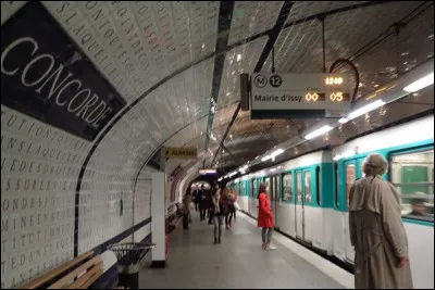 Parmi ces stations de métro de Paris, laquelle est, à ce jour, fermée au public ?