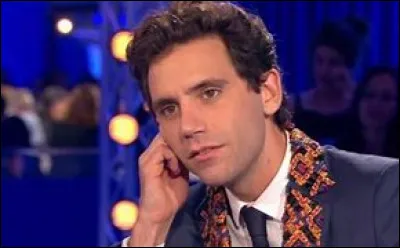 Qu'a-t-il porté dans son clip "Happy Ending" ?