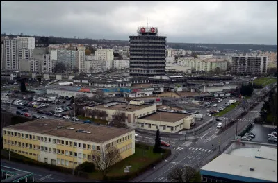 Cette ville de 30 000 habitants du département de Meurthe-et-Moselle, située dans la banlieue de Nancy, c'est ...
