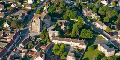 Cette petite ville de 3 800 habitants du département de l'Oise, située entre Compiègne et Pont-Sainte-Maxence, c'est ...