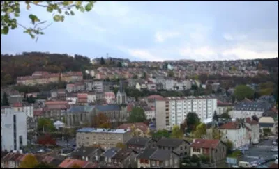 Cette ville de 9 500 habitants du département de Meurthe-et-Moselle, située dans le nord du département, dans la vallée de l'Alzette, c'est ...
