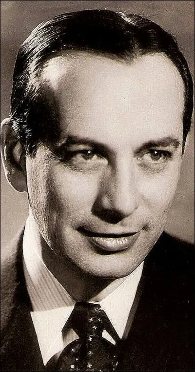 Célèbre acteur de théâtre de l'entre-deux guerres, notamment à la Comédie française, il mène une carrière au cinéma : il est Buckingham dans "Les Trois Mousquetaires" de Henri Diamant-Berger et Jean Borgia dans "Lucrèce Borgia" d'Abel Gance : c'est ...