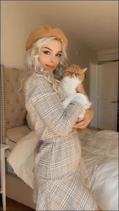 Combien de chats a-t-elle ?