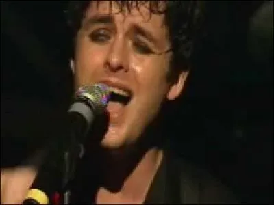 Pourquoi Billie Joe Armstrong est-il mu lorsqu'il chante Wake Me Up When September Ends en live ?