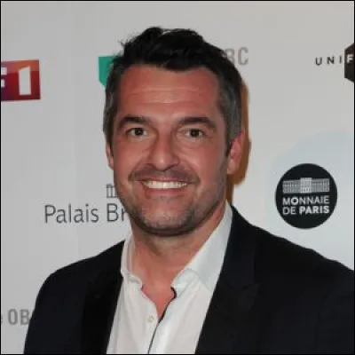 Avec qui joue-t-il dans le film "Les Dents, Pipi et au Lit" ?