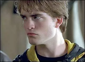 Dans le 4me tome il se fait tuer par Qeudver mais qui est-ce ?