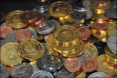 Et combien est-il payé par mois ?