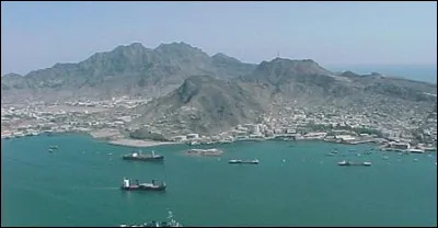 Quel détroit sépare la mer Rouge du golfe d'Aden ?