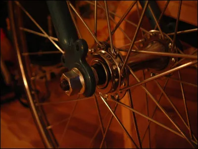 Quelle lettre devrez-vous changer pour que cette pièce de vélo devienne une pièce de voiture ?