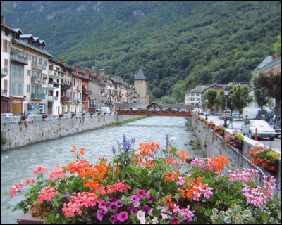 Mou comme Moûtiers : dans quel département se trouve cette ville ?