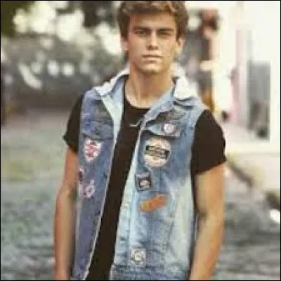 Comment s'appelle-t-il dans la vraie vie et dans la série ?