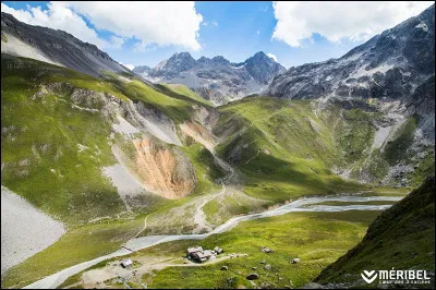 Dans quel département se situe Méribel ?