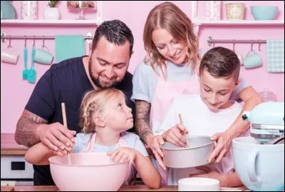 Quel plat Roxane a-t-elle préparé en premier en invitant dans son atelier Jujufitcats ?