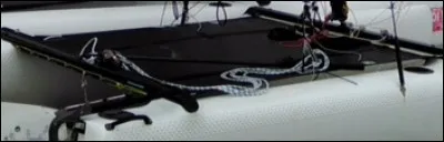 Comment se nomme le milieu du bateau ?