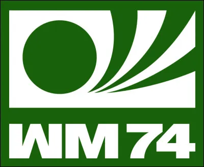 Le 6 juillet 1974, quel footballeur néerlandais ouvre la marque en finale contre l'Allemagne alors qu'aucun adversaire n'a encore touché le ballon ?