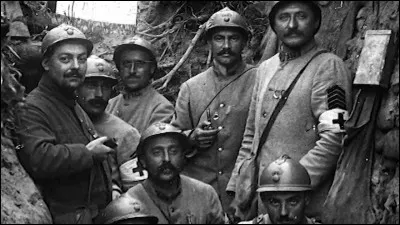 Sur une vidéo de guerre, un soldat met fin à la vie d'un autre. Que dit un ado ?