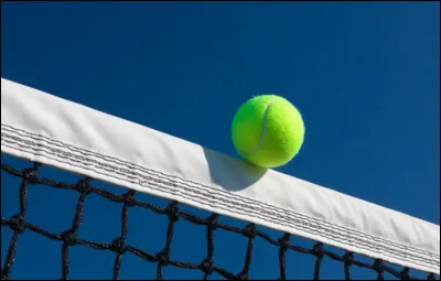 Au tennis, que se passe-t-il lorsque la balle touche le filet ?