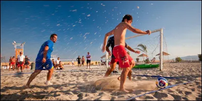 Est...comme estival : quel est le nom de ce sport estival qui se joue sur les plages ?