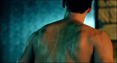 Pourquoi Lucifer a-t-il une cicatrice dans le dos ?