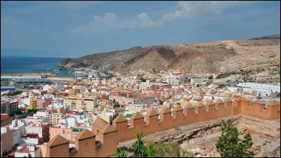 Ville espagnole, située sur la côte d'Andalousie :