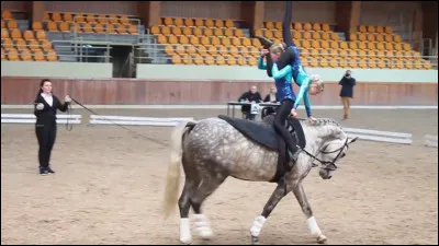 Que pratique cette femme ?