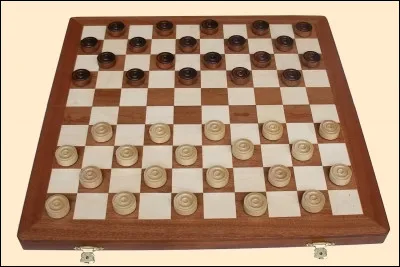 On peut aussi jouer aux dames, quel est le nom du jeu ?