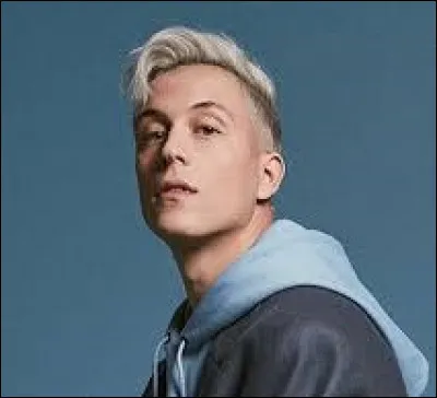 Laquelle de ces affirmations concernant le chanteur carolo Loïc Nottet est fausse ?
