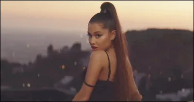 Ariana Grande est...