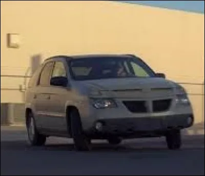 Télévision - Dans quelle série le personnage principal conduit-il une Pontiac Aztek ?