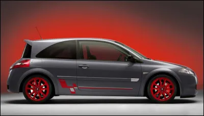 Chez les constructeurs fran&ccedil;ais, l'un d'entre-eux continue d'utiliser un pr&eacute;nom f&eacute;minin apr&egrave;s l'ann&eacute;e 2000 pour nommer ses diff&eacute;rents mod&egrave;les. En voici un exemple, pouvez-vous me la nommer ?