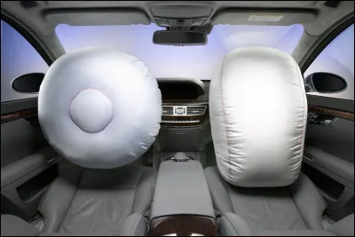 Quelle a été la première voiture avec l'airbag ?