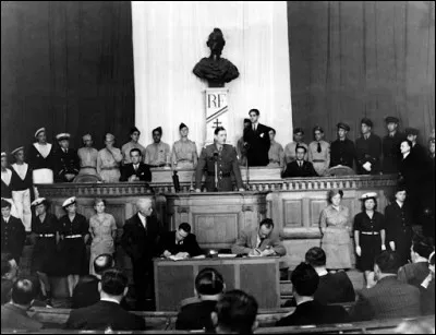 Le GPRF ou Gouvernement provisoire, s'installe alors dans la capitale. Où siégeait-il auparavant ?